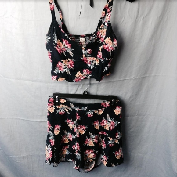 Hollister Tops - Two Piece Floral Set (Crop Top & Shorts) Hollister